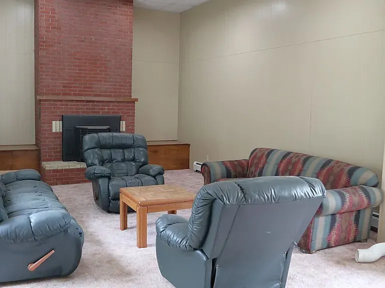 127 Crescent Dr — Photo 2