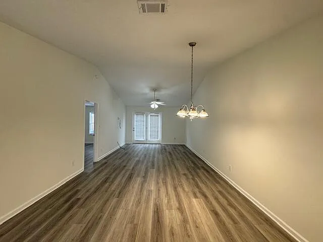 133 Hillsborough Ln — Photo 11