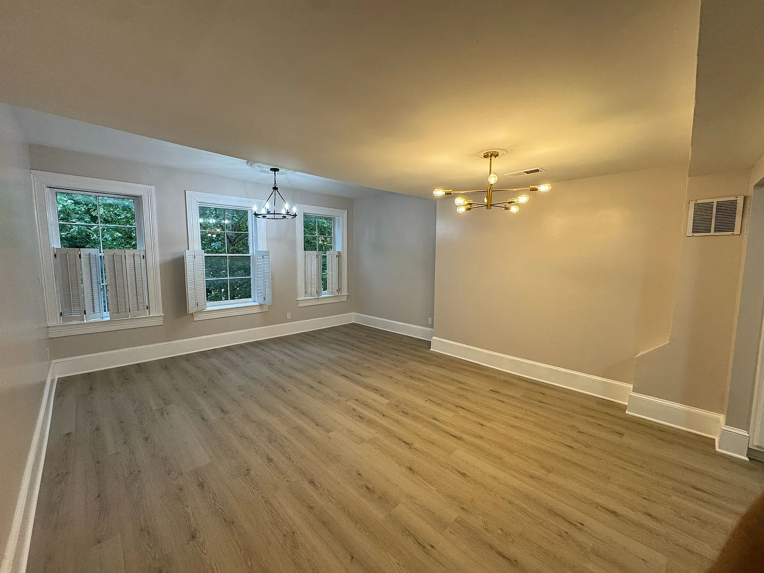 1317 Hollins St — Photo 4