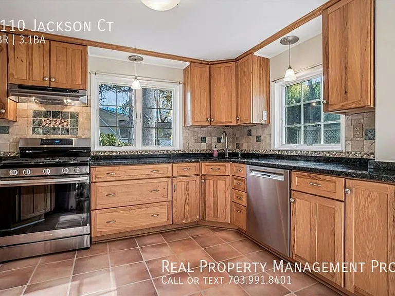 1110 Jackson Ct — Photo 10