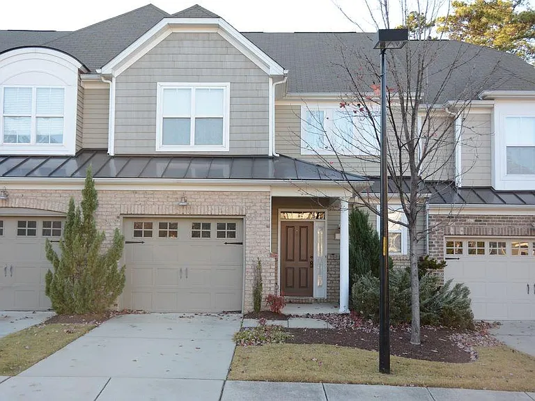 1066 Kingston Grove Dr — Photo 1