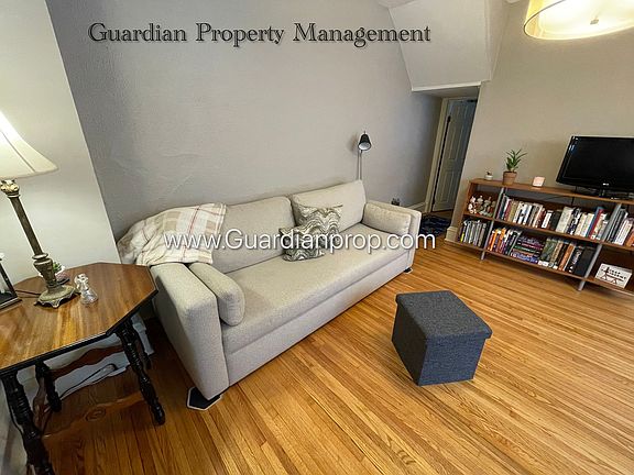 3rd image of 1110 Kenwood Pkwy APT 3