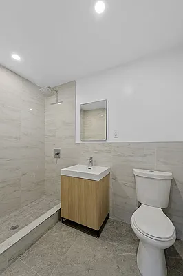 Rented by R New York | media 2