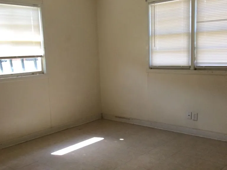 208 SE 6th St — Photo 5