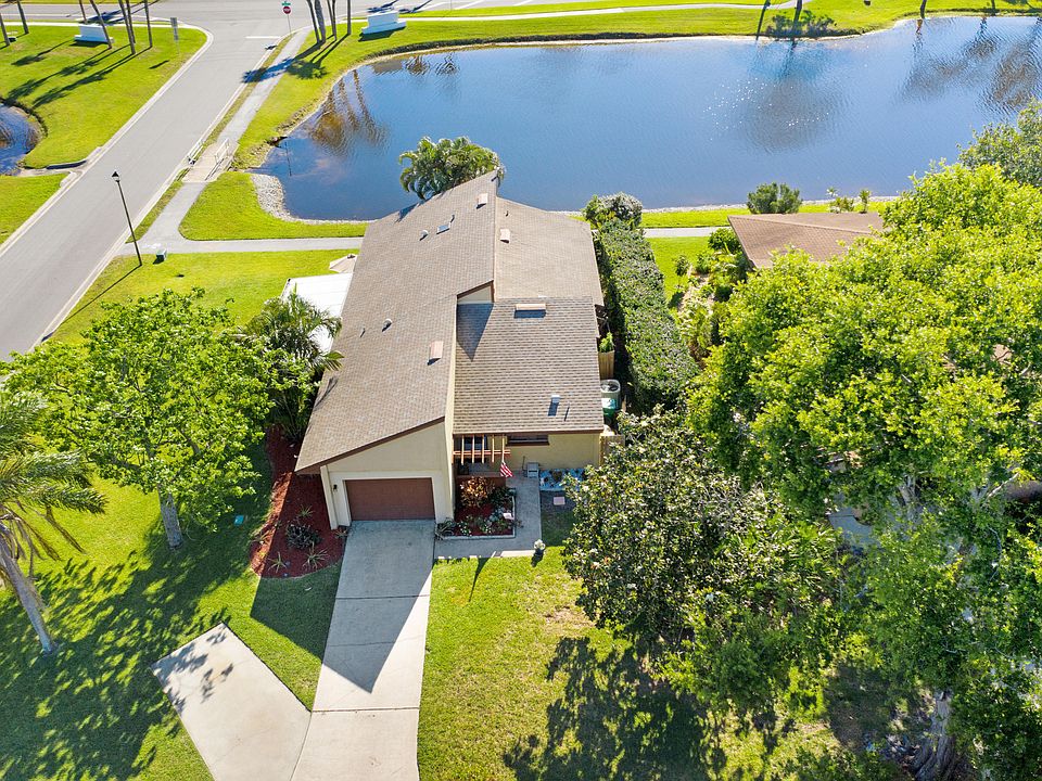 1st image of 200 Bayhead Dr