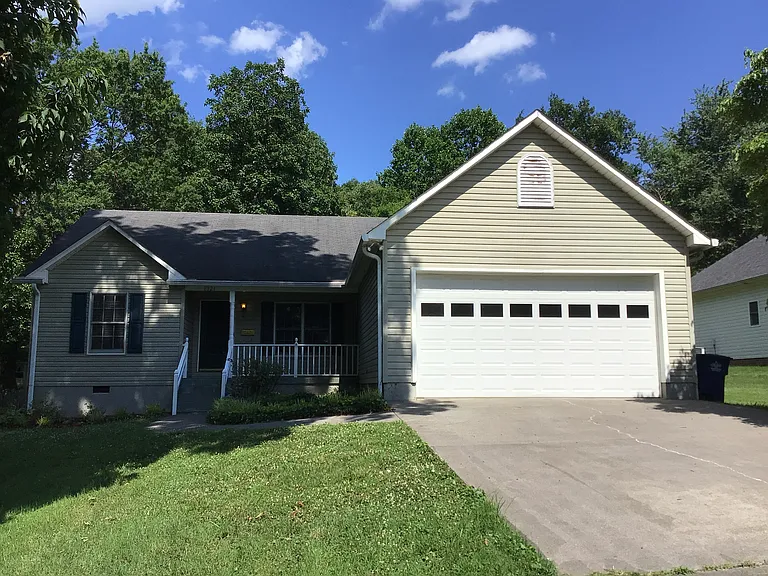 1321 Kenwood St — Photo 1