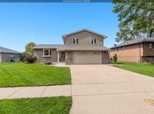 139 Golden Dr, Sergeant Bluff, IA 51054