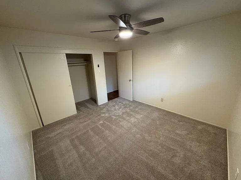 Mulberry Court Apartments — Photo 16