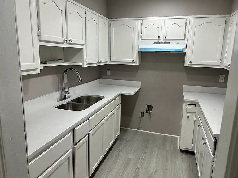 359 Lakeridge Ct — Photo 4