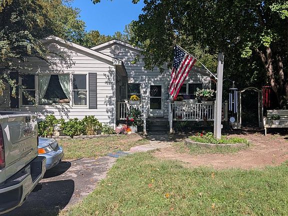 3rd image of 44372 Clarkes Landing Rd
