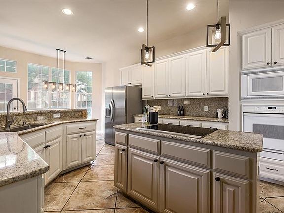 4th image of 8005 High Hollow Dr