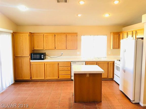 4th image of 4836 Minturn Ave