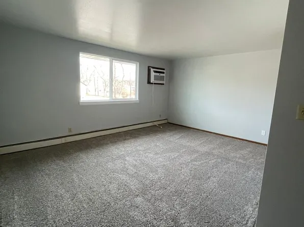 Murray Apartments, 2401 W Madison St #2447, Sioux Falls, SD 57104