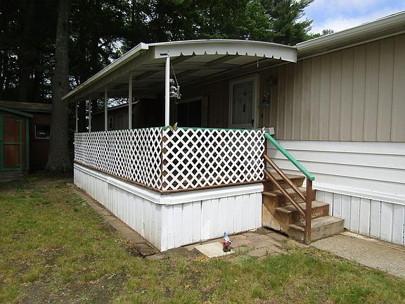 3rd image of 8 Debby Ln