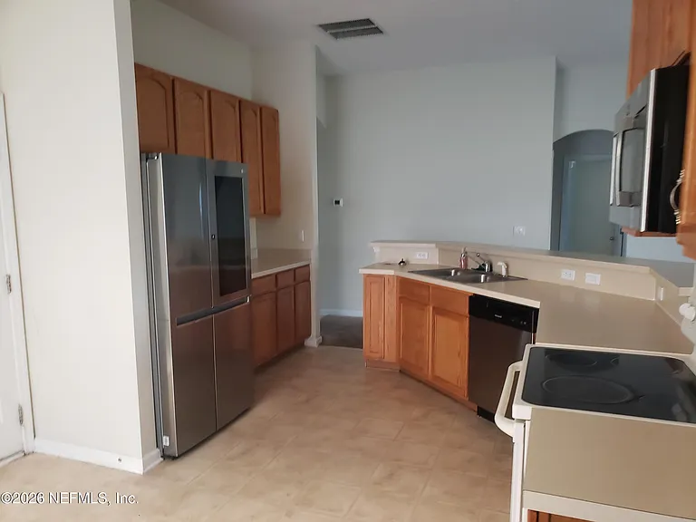 2506 Creekfront Dr — Photo 10