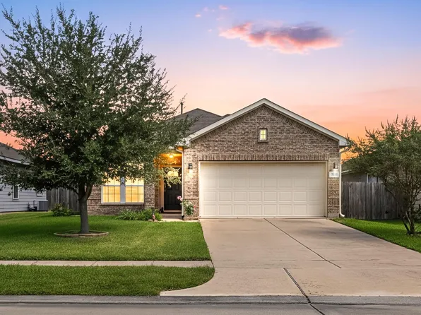 104 Cheyenne River Dr, La Marque, TX 77568