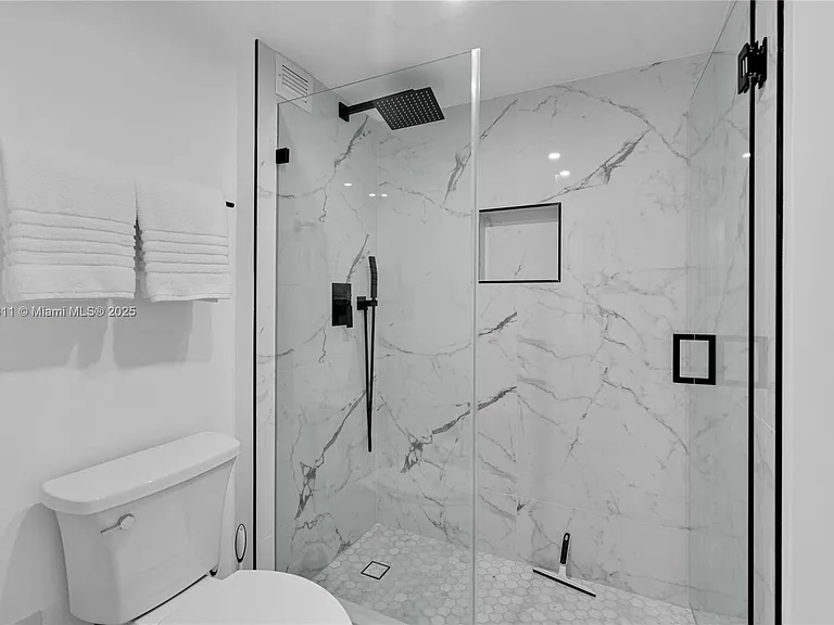 2301 Collins Ave #542 — Photo 15