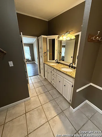 212 Thornton Ln — Photo 17