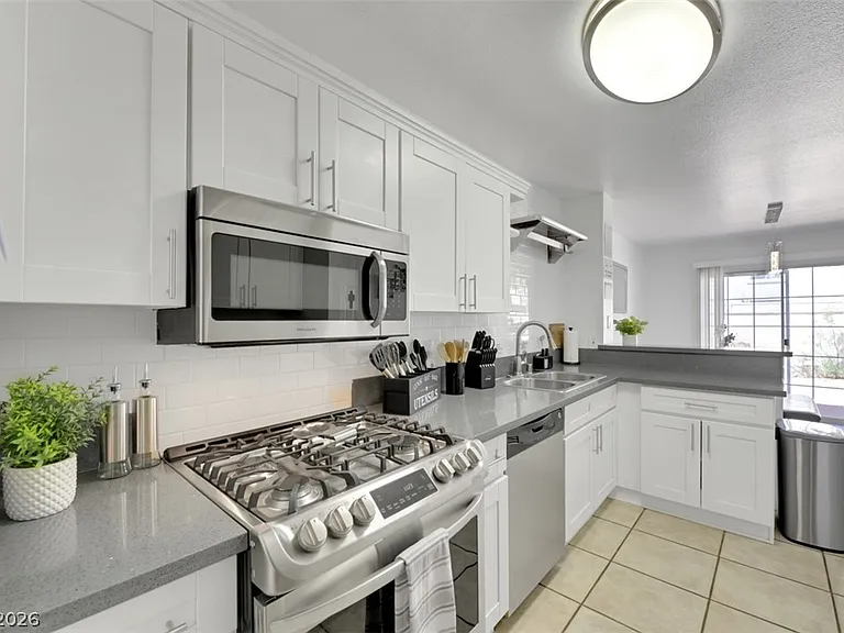 7989 Lisa Dawn Ave — Photo 14