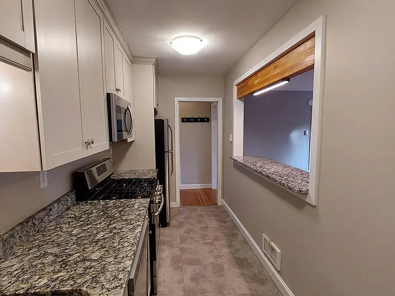 2516 Cornwall Ave #8 — Photo 1