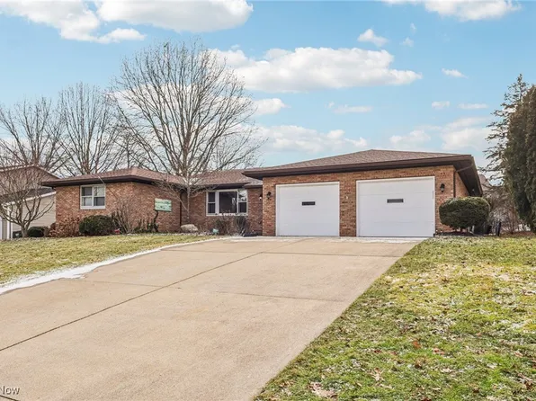 850 Morningbreeze Cir, Barberton, OH 44203