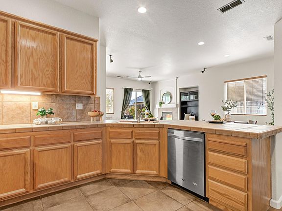 3rd image of 679 Alcantar Cir
