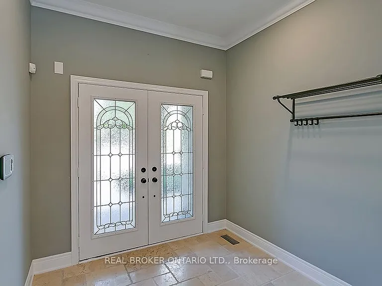 1510 Arrowhead Rd — Photo 2