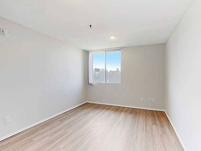 310 Virgil — Photo 65