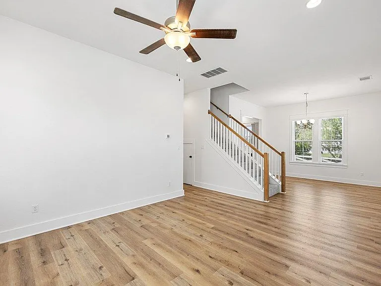 1102 Twain St — Photo 11