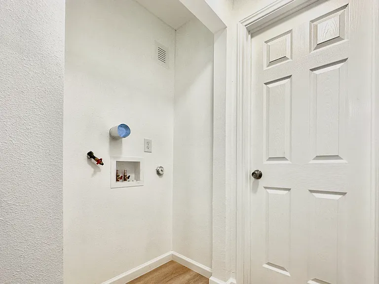 2711 Hemphill Park — Photo 5