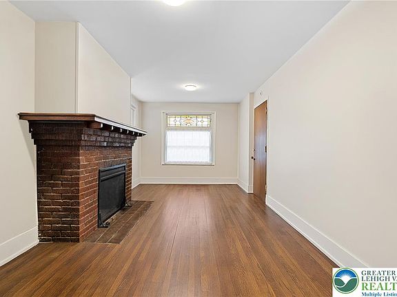 5th image of 1206 Linden St #1