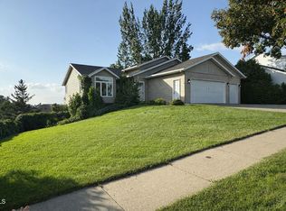 638 Brunswick Cir, Bismarck, ND 58503