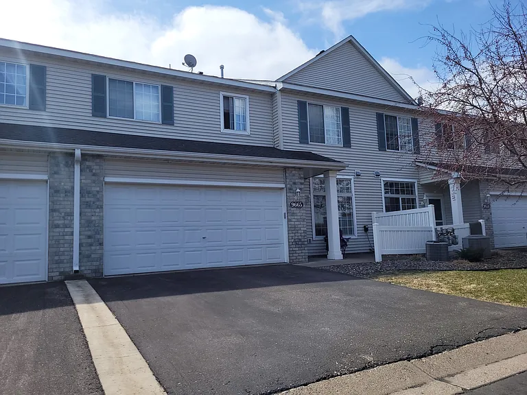 9665 Queensland Ln N — Photo 1