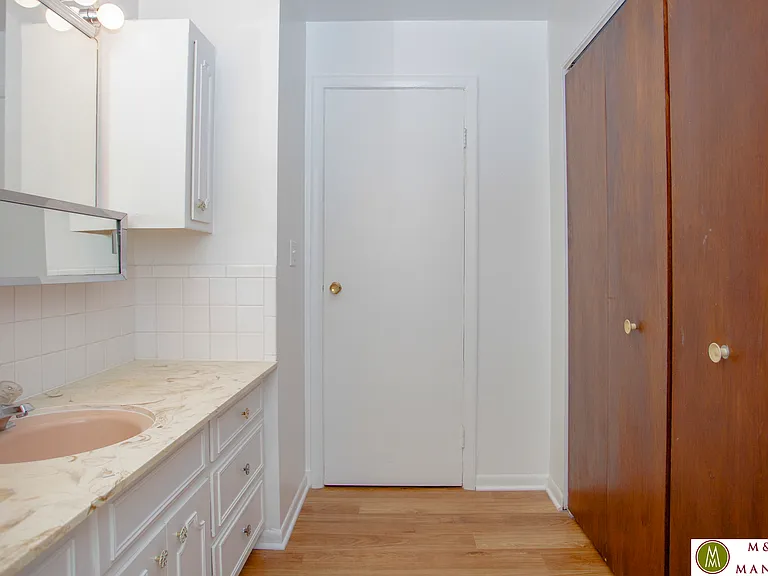 227 Des Plaines — Photo 15