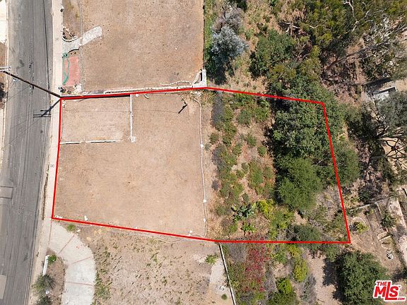 3rd image of 1067 Las Pulgas Rd