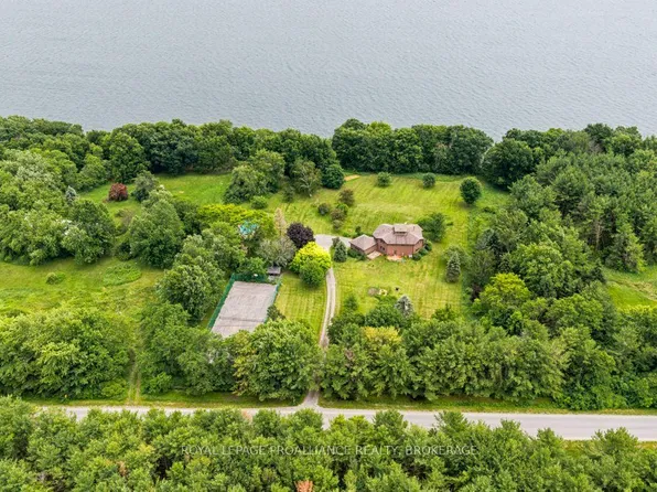 2576 Howe Island Dr, Frontenac Islands, ON K7G 2V6