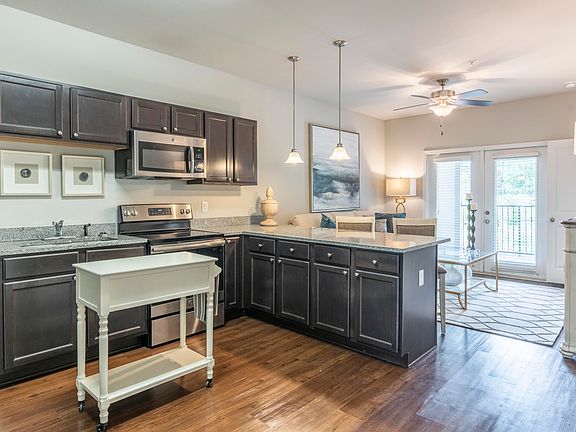 4th image of 290 Russell St APT 113