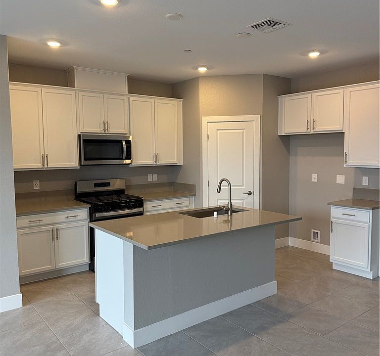 2nd image of 1022 Magenta Dusk Pl