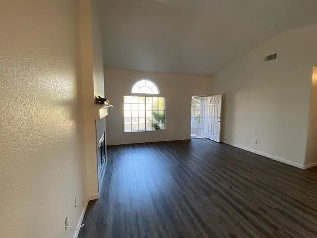 574 Shawn Vines Ave — Photo 2