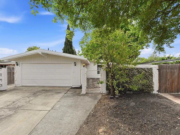 794 Lakemuir Dr — Photo 1