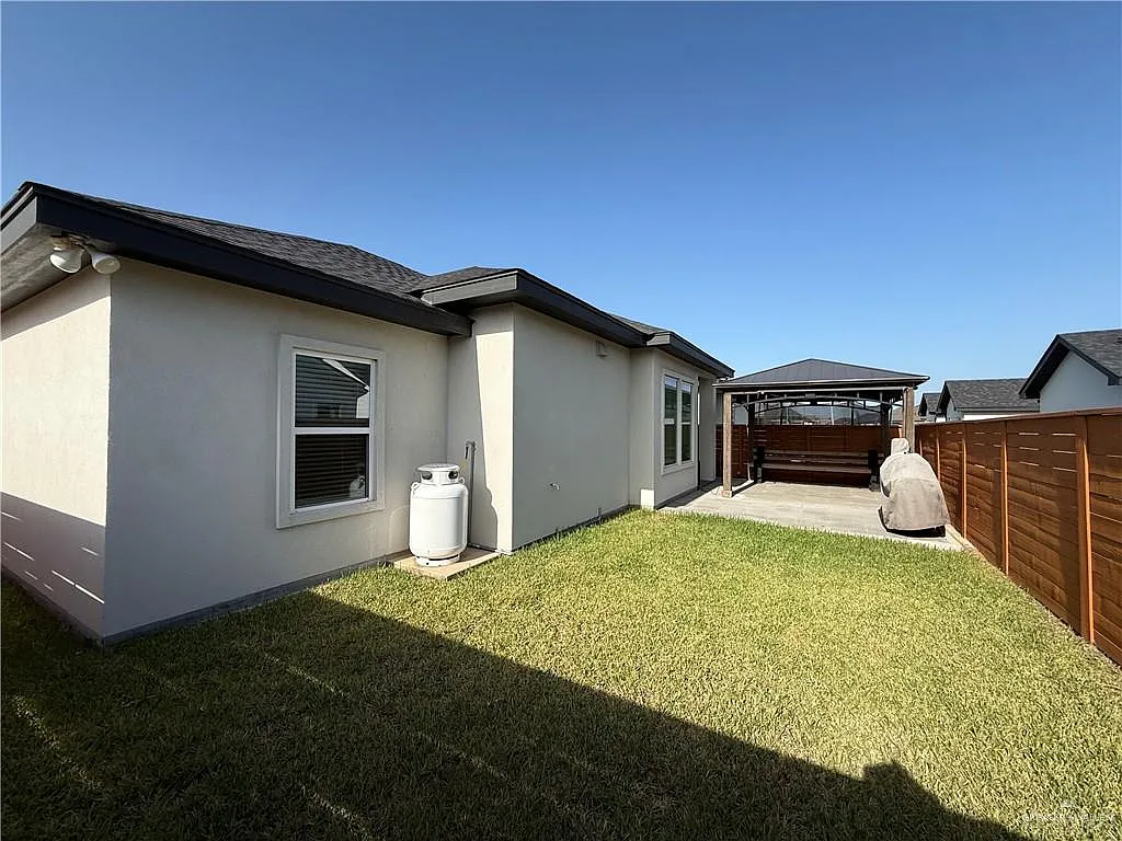 3 bed, 2.0 bath, 1536 sqft, $2,300 — Photo 2