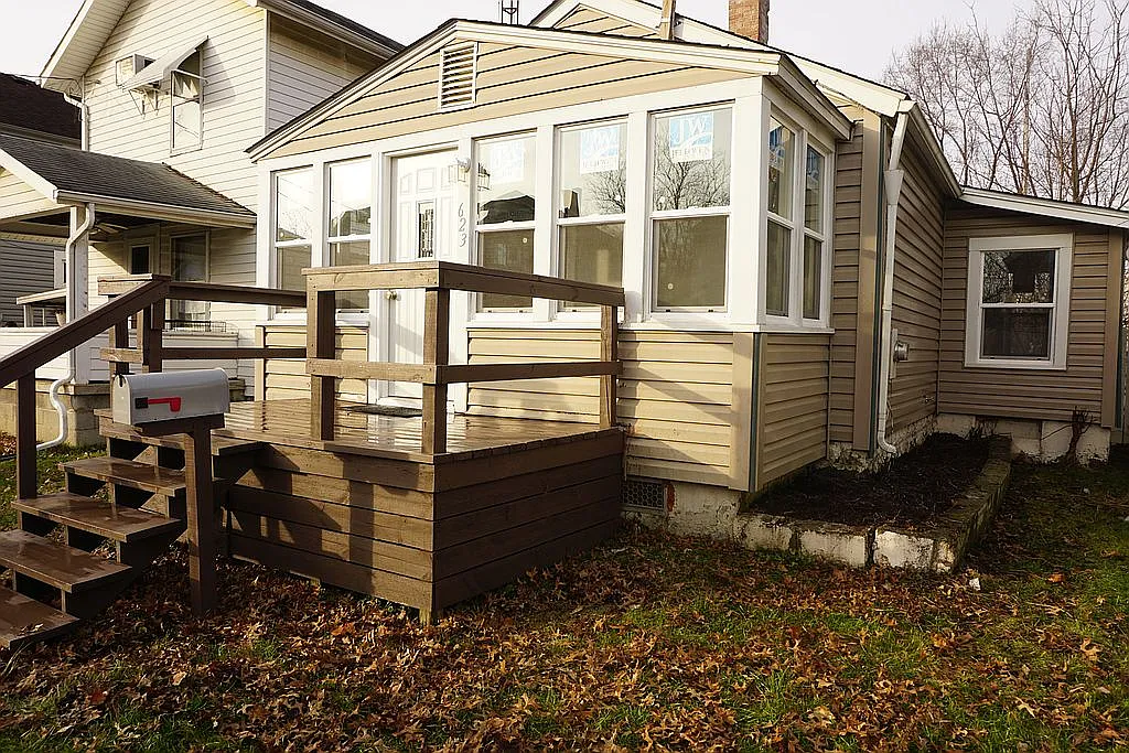 623 Henry St photo 1