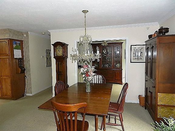 5th image of 335 S Seffner Ave