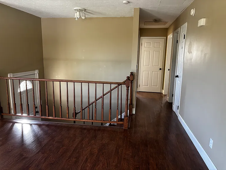204 Windsor Ln — Photo 15