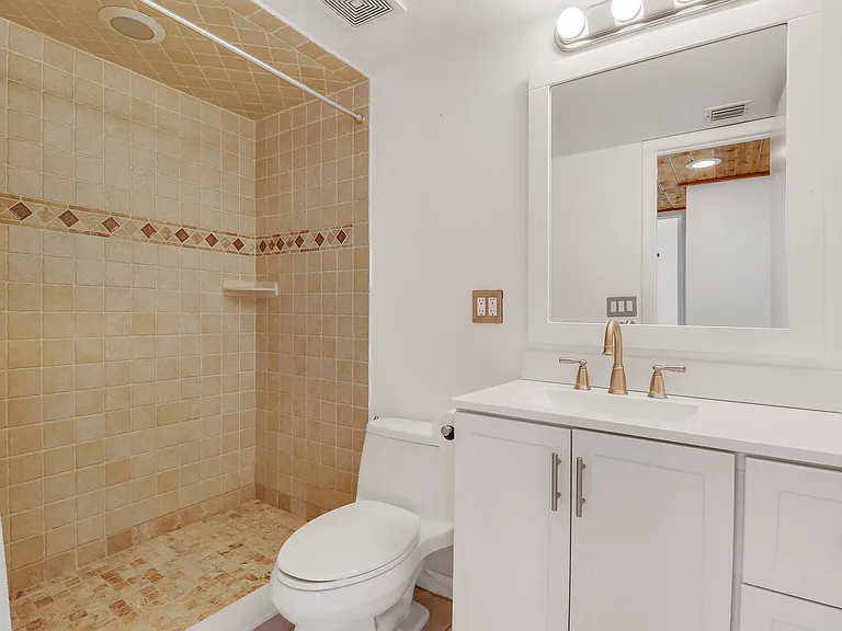 964 NW Spruce Ridge Dr #D1 — Photo 25