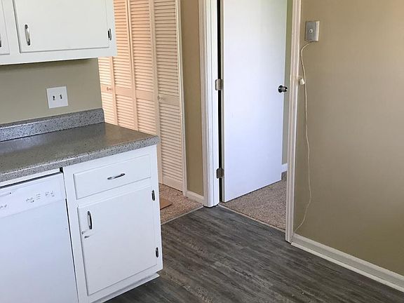 3rd image of 3117 Creekwood Dr