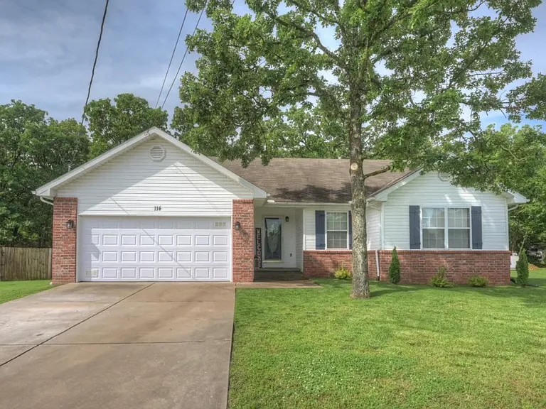 114 Randolph Dr #1 — Photo 1