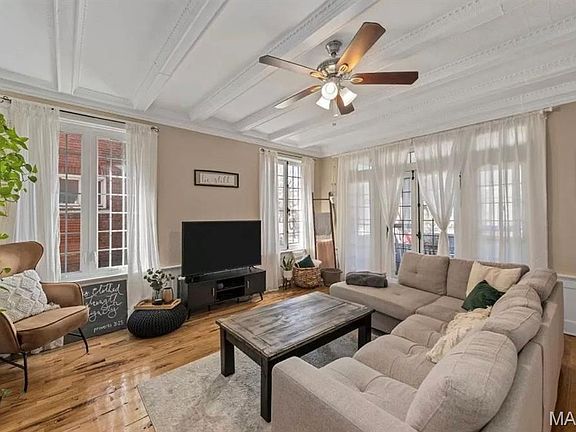 3rd image of 5138 Waterman Blvd
