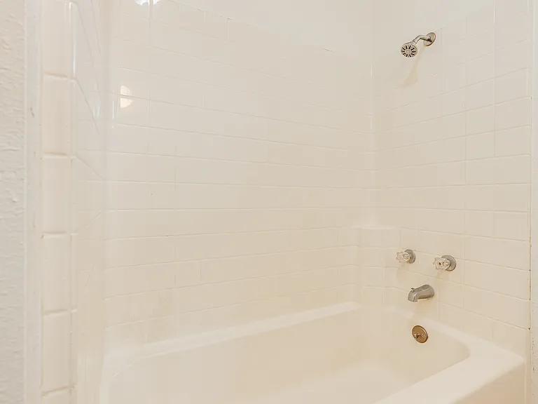 1050 Orange Ave #1050 — Photo 9