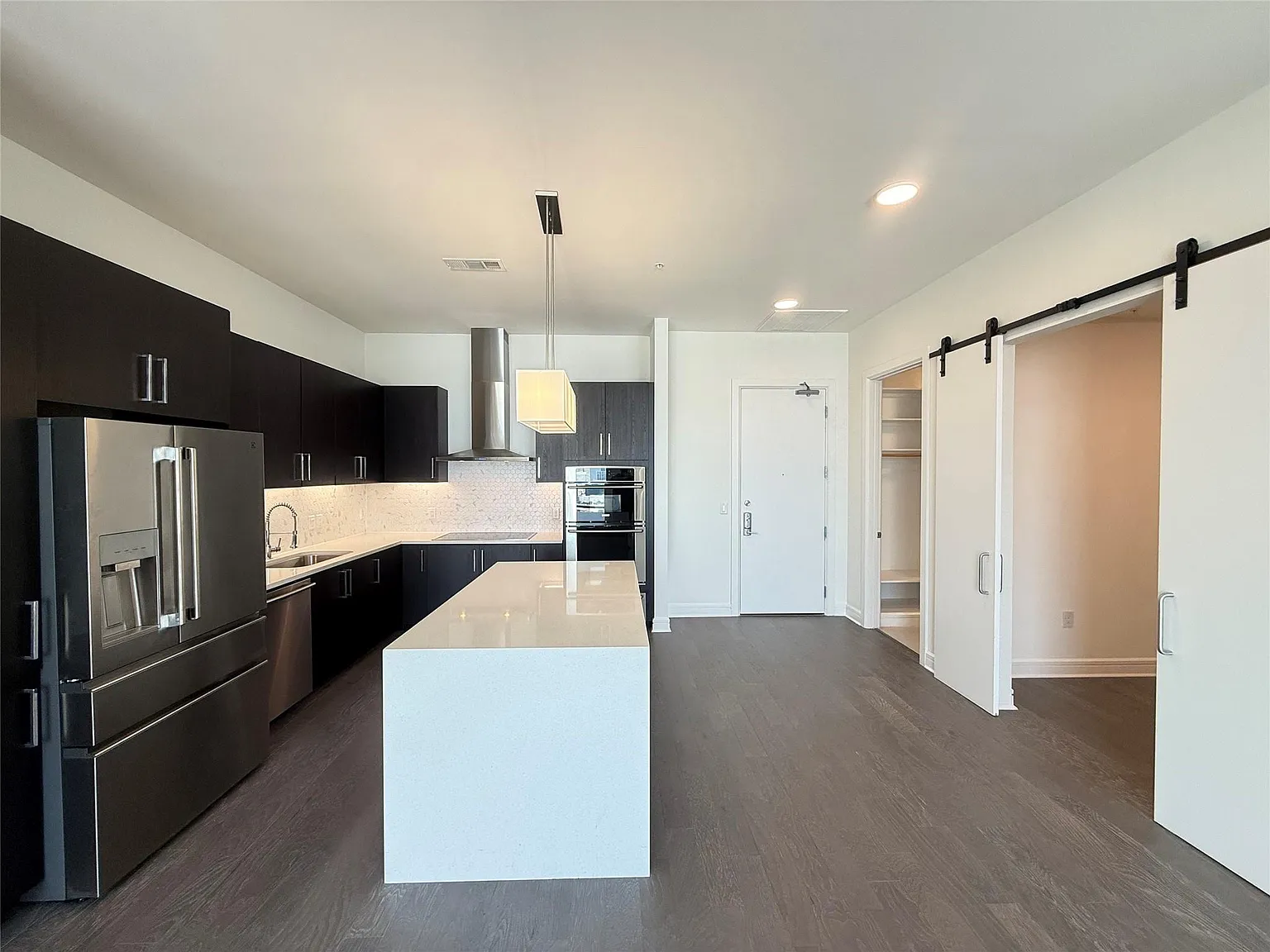 2 bed, 2.5 bath, 1666 sqft, $4,055 — Photo 2